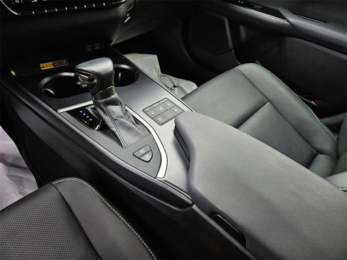 Used 2024 Lexus UX 250h 250h Premium image 14