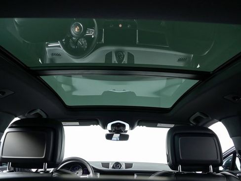 New 2026 Porsche Macan image 18