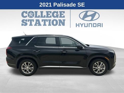 Used 2021 Hyundai Palisade SE FWD image 2
