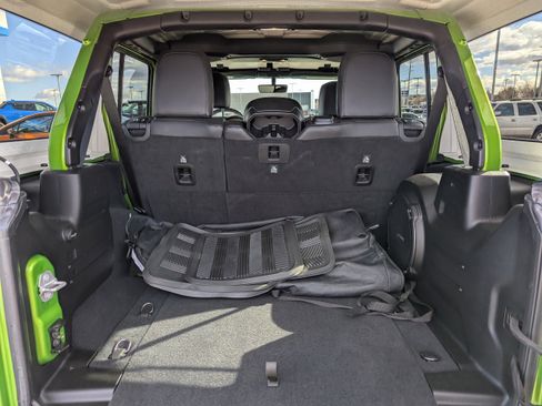 Used 2019 Jeep Wrangler Unlimited Sahara w/ Dual Top Group AWD/4WD image 31