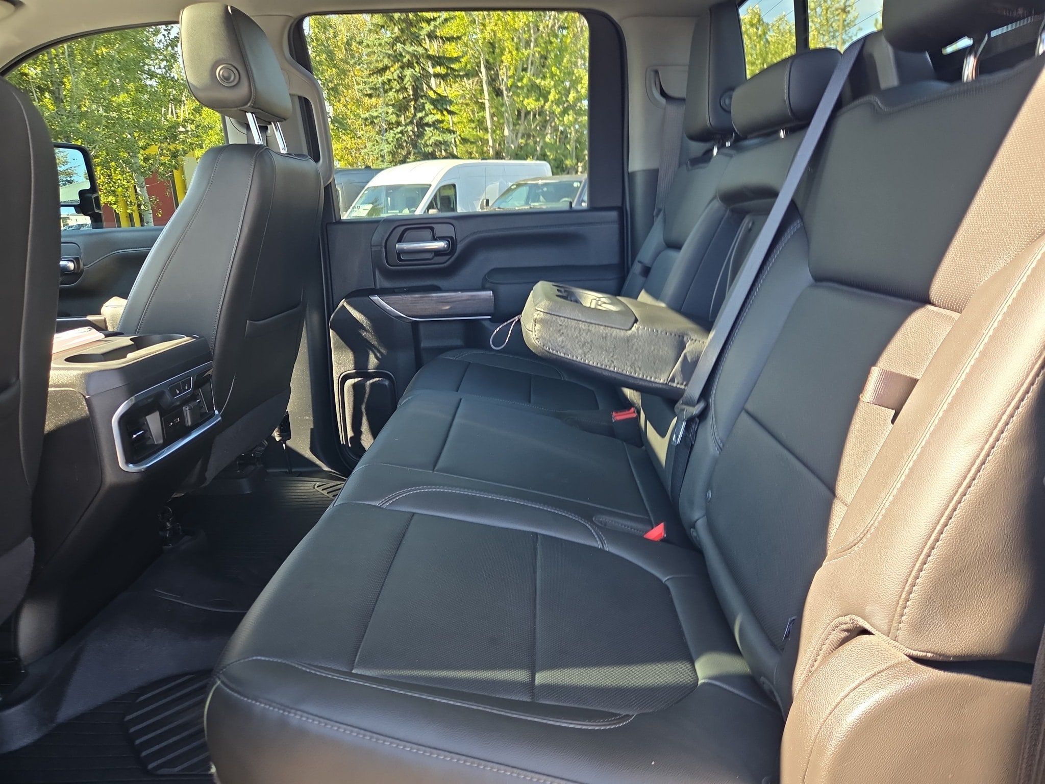 Used 2020 Chevrolet Silverado 2500 LTZ w/ LTZ Plus Package AWD/4WD image 18