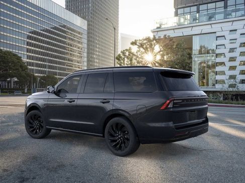 New 2026 Lincoln Navigator Reserve w/ Jet Appearance Package AWD/4WD image 4
