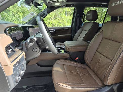 Used 2025 Chevrolet Tahoe High Country image 20