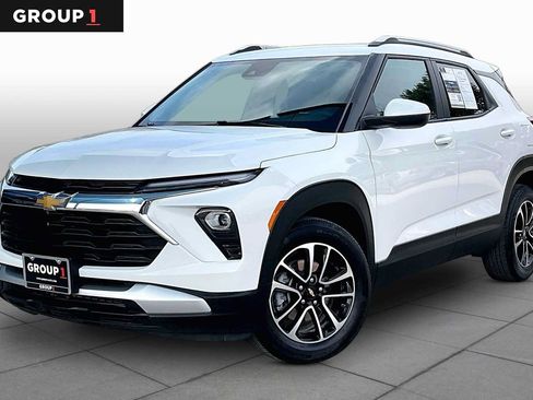 Used 2025 Chevrolet TrailBlazer LT FWD image 1