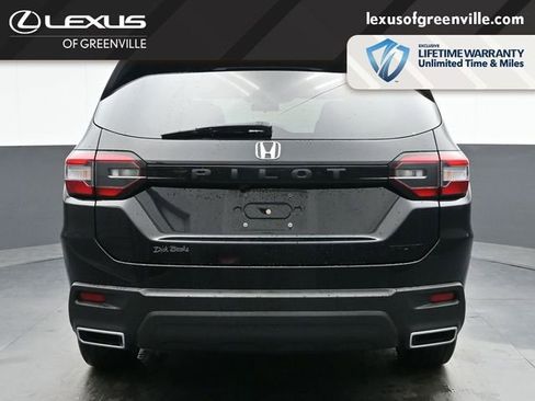 Used 2025 Honda Pilot Sport image 7