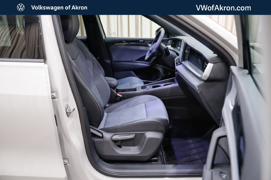 New 2026 Volkswagen Tiguan SE R-Line FWD image 11