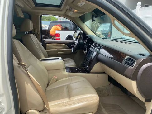 Used 2009 GMC Yukon XL Denali AWD/4WD image 8