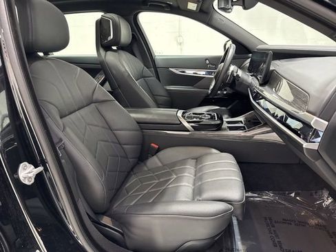Used 2025 BMW 740i xDrive image 68