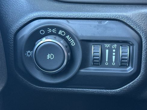 Used 2020 Jeep Wrangler Sport image 29