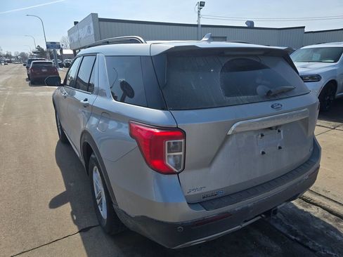 Used 2020 Ford Explorer XLT w/ Equipment Group 202A image 4