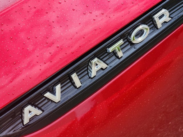 New 2026 Lincoln Aviator AWD w/ Jet Appearance Package image 16