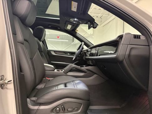 Certified 2026 Porsche Cayenne E-Hybrid AWD/4WD image 25