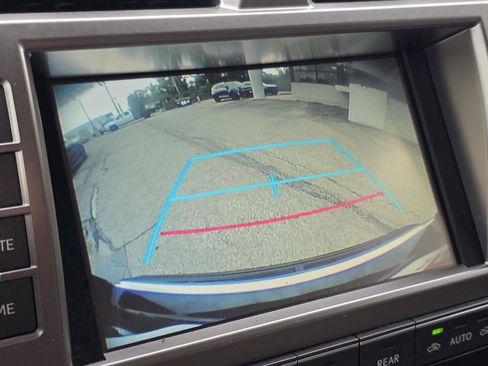 Used 2018 Lexus GX 460 Premium image 29