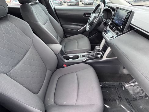 Used 2022 Toyota Corolla Cross LE AWD/4WD image 14