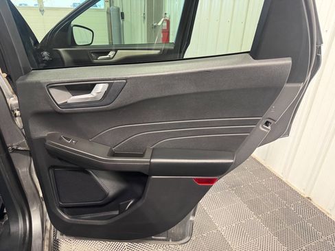 Used 2021 Ford Escape SE image 21