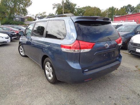 Used 2014 Toyota Sienna LE image 6