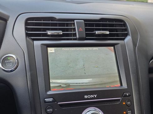 Used 2019 Ford Fusion Titanium FWD image 14