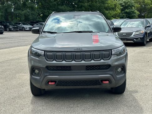 Used 2022 Jeep Compass Trailhawk w/ Trailhawk Convenience Group AWD/4WD image 2