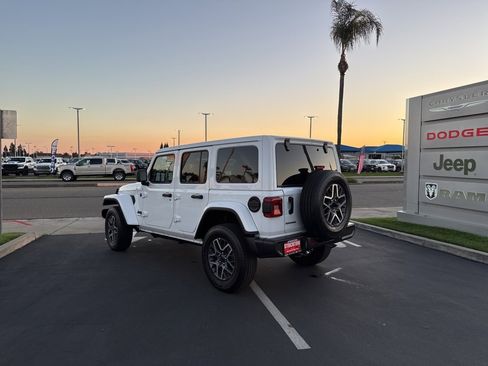 Used 2025 Jeep Wrangler Sahara image 6