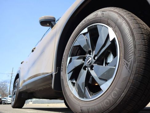 Certified 2025 Nissan Rogue SV AWD/4WD image 10