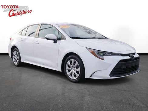 Used 2023 Toyota Corolla LE image 4