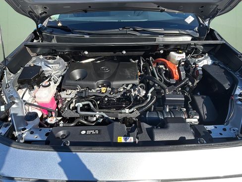 Used 2022 Toyota RAV4 XLE w/ Convenience Package image 11