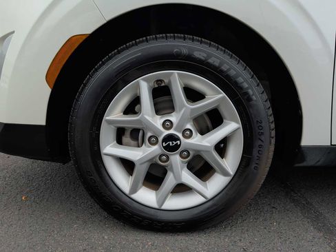 Used 2023 Kia Soul LX w/ LX Technology Package image 17