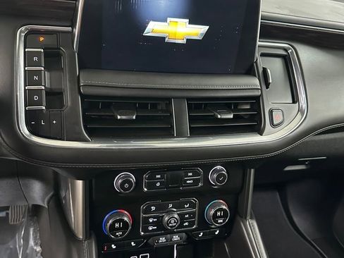 Used 2024 Chevrolet Suburban LT image 19