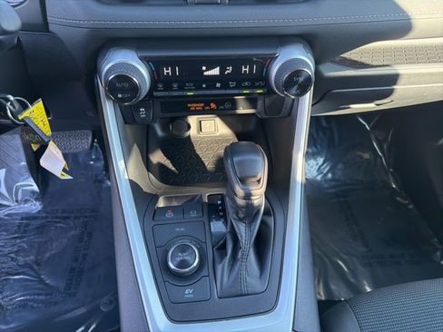 Used 2021 Toyota RAV4 LE image 16