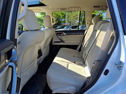 Used 2023 Lexus GX 460 Premium w/ Premium Package AWD/4WD image 10