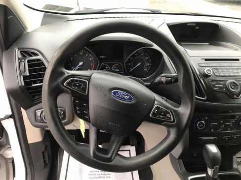 Used 2017 Ford Escape SE w/ SE Cold Weather Package AWD/4WD image 12