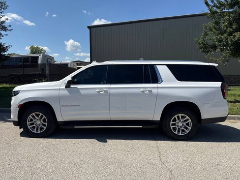 Used 2021 Chevrolet Suburban LT RWD image 9