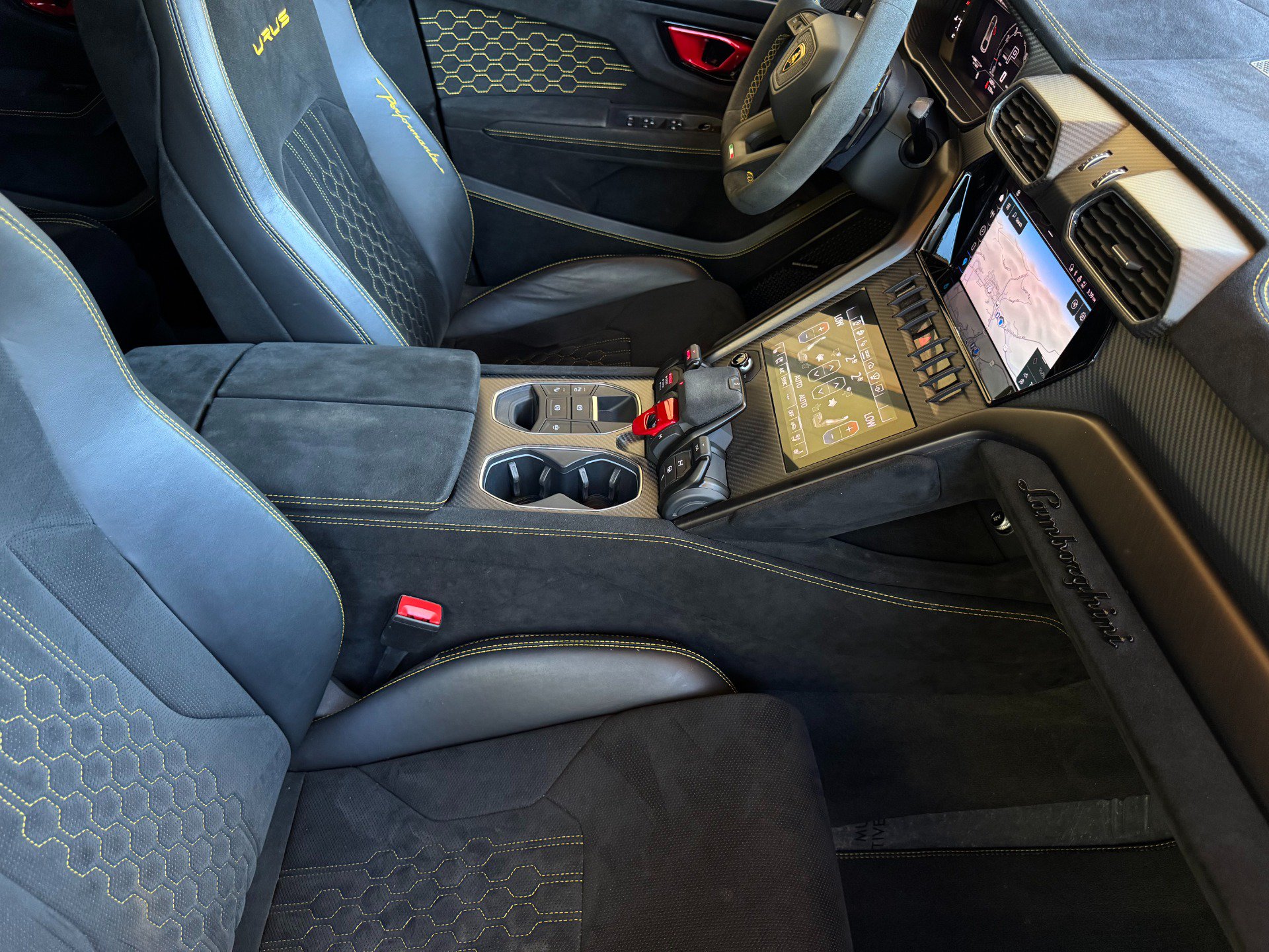 Used 2023 Lamborghini Urus Performante AWD/4WD image 26