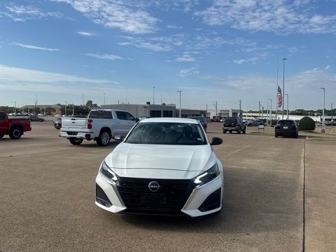 Certified 2025 Nissan Altima 2.5 SV FWD image 6
