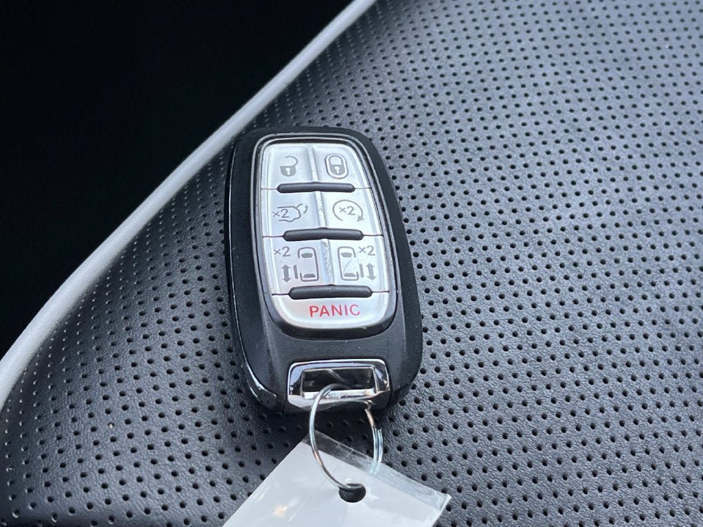 Used 2026 Chrysler Pacifica Limited w/ S Appearance Package FWD image 44