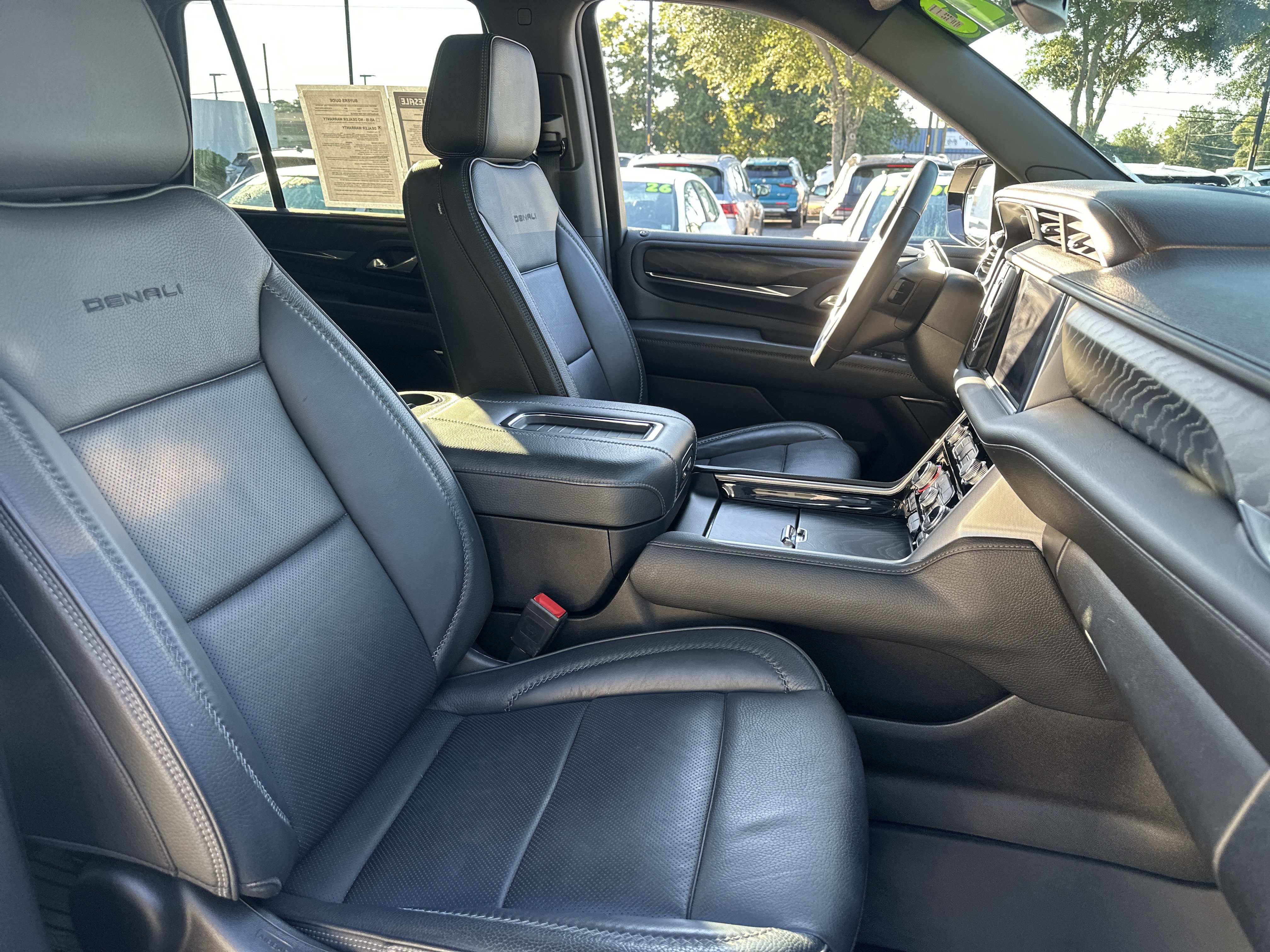 Used 2023 GMC Yukon Denali AWD/4WD image 13
