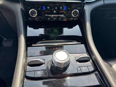 Used 2022 Jeep Grand Cherokee Overland w/ Luxury Tech Group IV AWD/4WD image 34