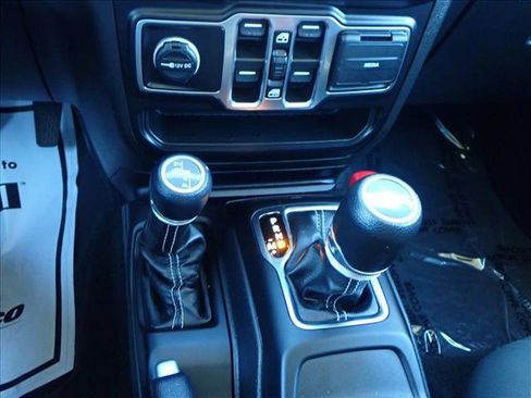 Used 2023 Jeep Gladiator Overland w/ Trailer Tow Package image 18