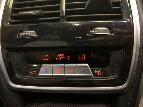 Used 2024 BMW X7 xDrive40i w/ M Sport Package AWD/4WD image 82