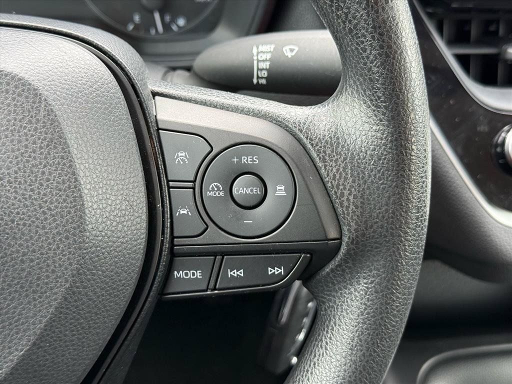 Certified 2025 Toyota Corolla LE FWD image 19