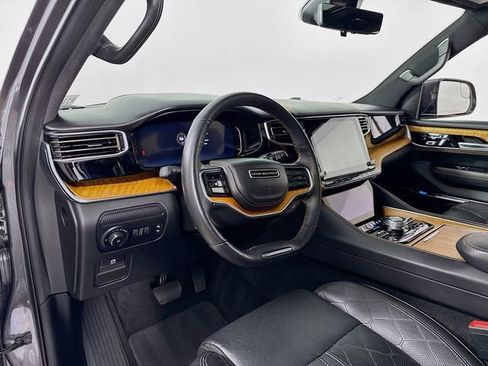 Used 2022 Jeep Grand Wagoneer Series III image 9