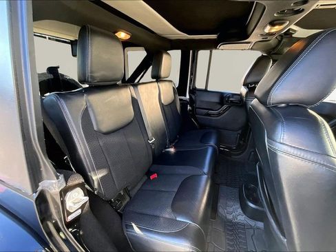 Used 2017 Jeep Wrangler Unlimited Sahara image 22