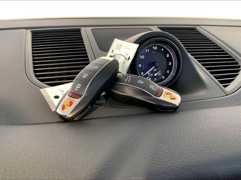 Certified 2025 Porsche Macan image 21