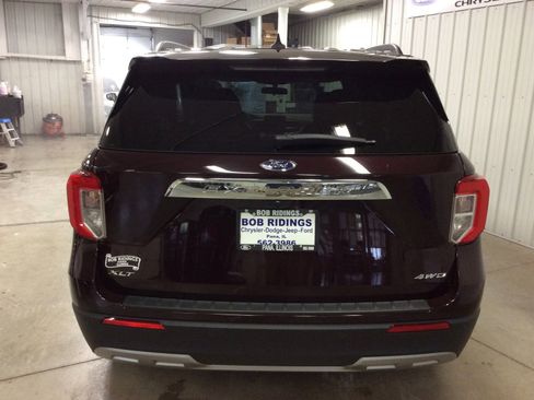 Used 2023 Ford Explorer XLT w/ Equipment Group 202A image 4