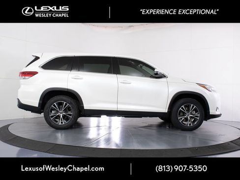 Used 2019 Toyota Highlander LE FWD image 4