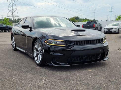 Used 2019 Dodge Charger R/T w/ Blacktop Package RWD image 9