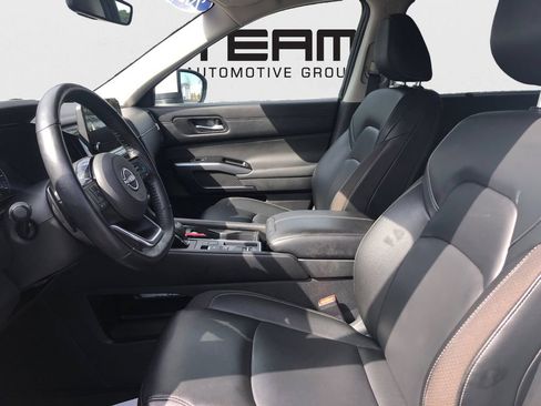 Used 2023 Nissan Pathfinder SL w/ Lighting Package (N92) FWD image 24