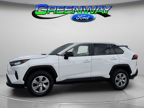 Used 2022 Toyota RAV4 LE FWD image 1