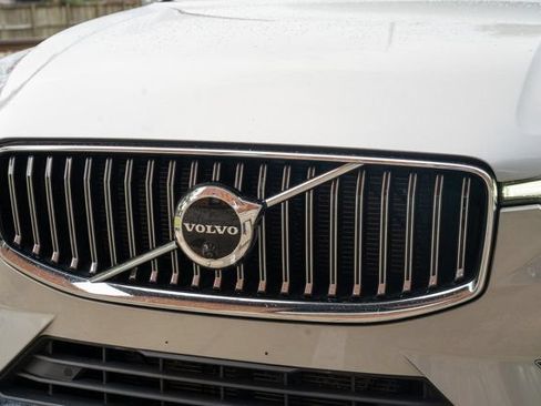 Used 2024 Volvo XC60 B5 Plus w/ Protection Package Premier AWD/4WD image 9