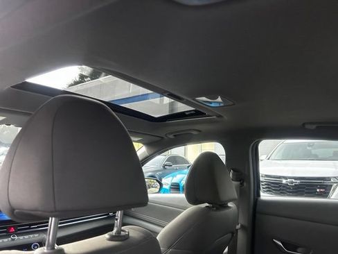 Used 2025 Hyundai Elantra SEL FWD image 16